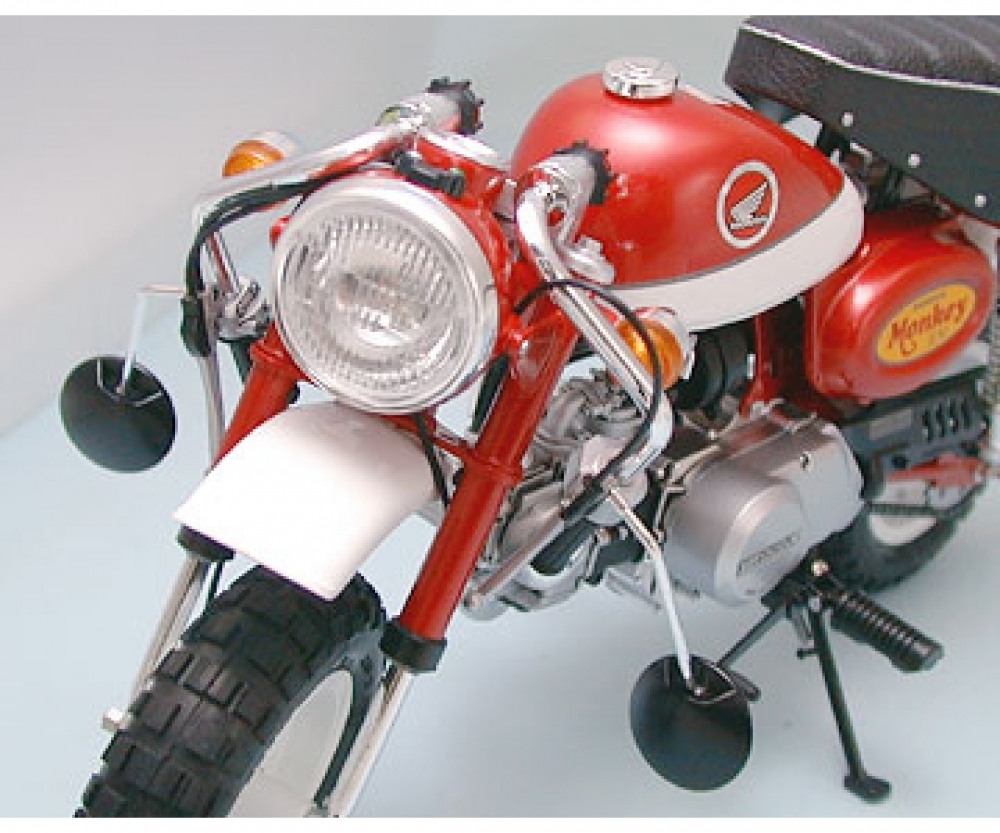 16 Honda Monkey 2000 Anniversary Motorräder 16