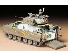 tamiya 1:35 US M2 Bradley I.F.V (1)