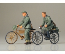 tamiya 1:35 Diorama-Set Soilder w/ Bicycle (2)