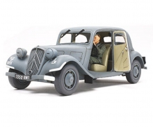 tamiya 1:35 Fr. Citroen Traction Staff Car (1)