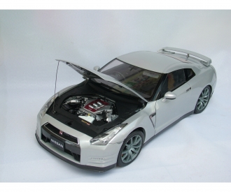1:8 IXO Nissan GT-R