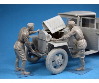 1:35 Fig. Red Army Drivers (5)