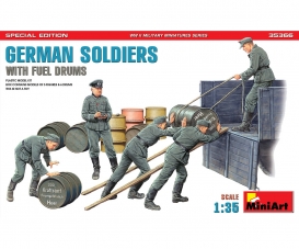 1:35 Fig. Ger. Soldiers w/Fuel Drums SE