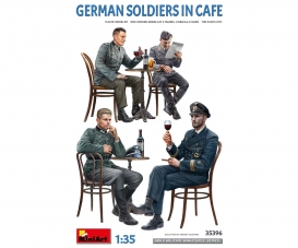 1:35 Ger. Soldiers in Café (4)