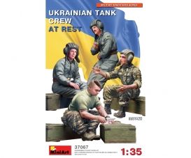 1:35 Ukrainian Tank Crew at Rest (4)