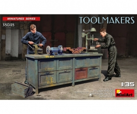 1:35 Fig. Toolmakers w/ Accessories (2)
