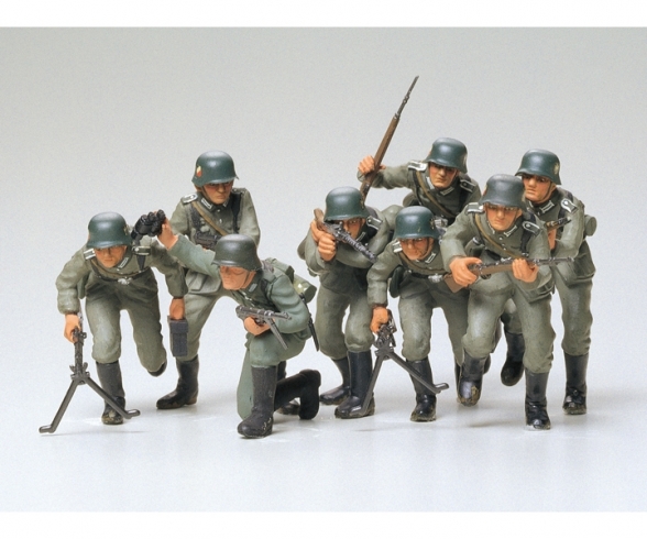 Buy 1:35 WWII Fig.-Set Ger. Assault Tro. (8) online | Tamiya